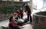 Xem làng cổ Yên Trường gói bánh chưng đón Tết